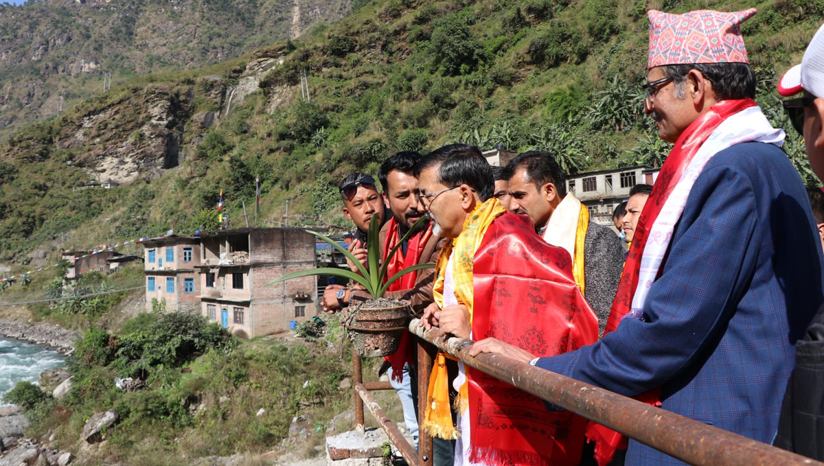 Speaker and Finance Minister inspect the Tatopani checkpoint